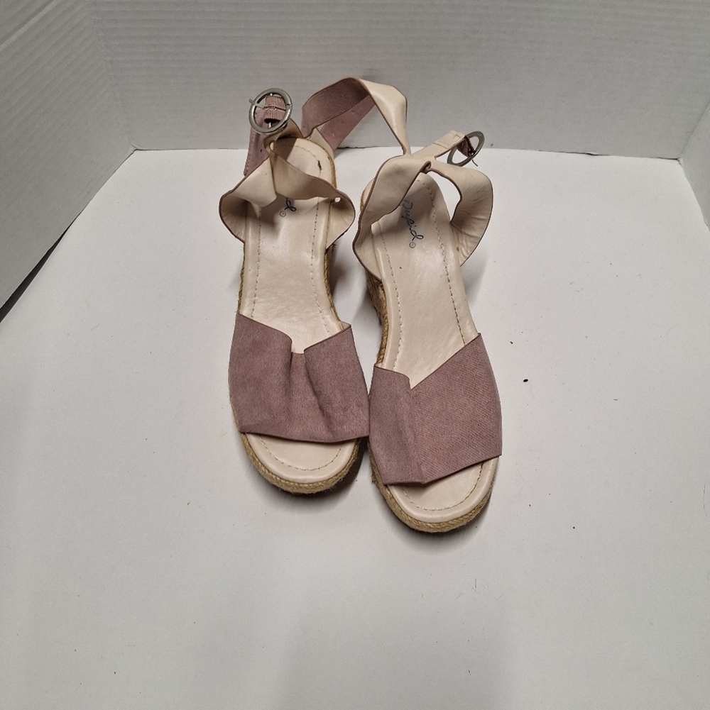 Qupid Women's Sandals in Cream and Brown